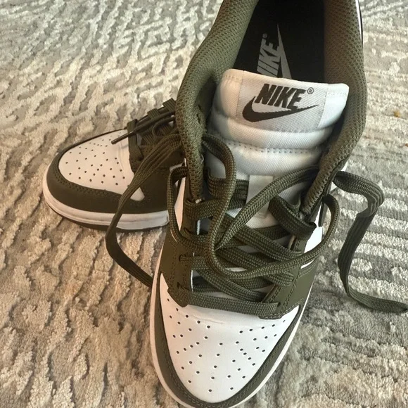 Nike Green and White Sneakers Classic Design - Picture 2 of 5